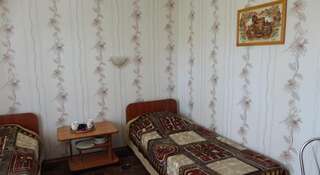 Гостиница Guest House Aqva Судак Двухместный номер с 2 отдельными кроватями и душем-4